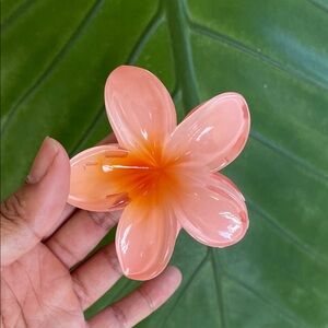 Brand New Peach and Orange Flower Hair Clip